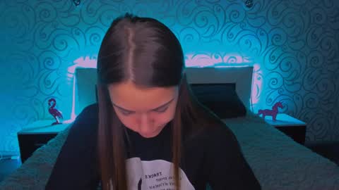 Snapshot of alexabarkley chatting on December 9, 3:29 am angel online show from December 9, 3:29 am
