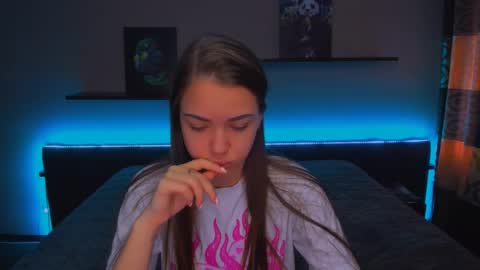 Snapshot of alexabarkley chatting on February 24, 3:10 am angel online show from February 24, 3:10 am