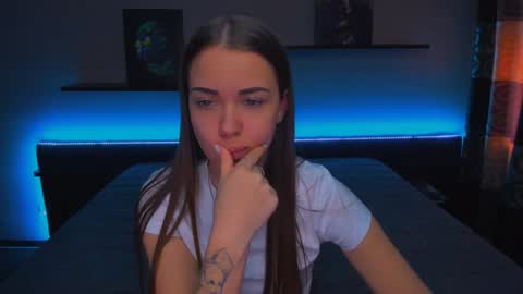 Snapshot of alexabarkley chatting on January 1, 6:37 am angel online show from January 1, 6:37 am