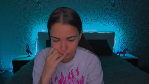 Snapshot of alexabarkley chatting on December 16, 3:19 am angel online show from December 16, 3:19 am