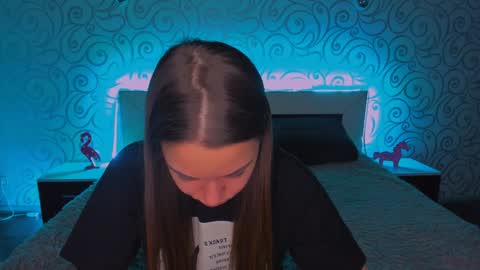 Snapshot of alexabarkley chatting on December 4, 3:04 am angel online show from December 4, 3:04 am