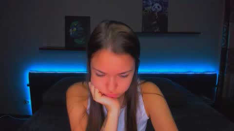 Snapshot of alexabarkley chatting on October 20, 12:13 am angel online show from October 20, 12:13 am