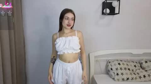 Snapshot of alexagugler chatting on September 22, 3:27 am Emma - blonde and Mia - dark online show from September 22, 3:27 am