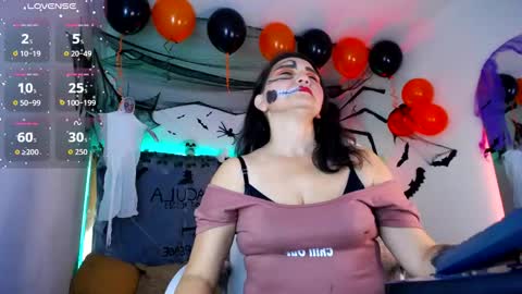 Snapshot of alexamoon__ chatting on October 17, 5:38 pm Alexa Moon online show from October 17, 5:38 pm