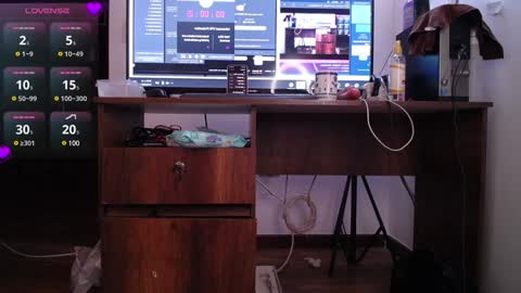 Snapshot of alexamoon__ chatting on December 7, 2:13 pm Alexa Moon online show from December 7, 2:13 pm