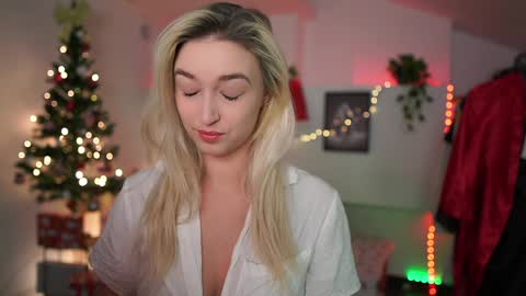 Alexis Texas online show from December 17, 7:15 pm