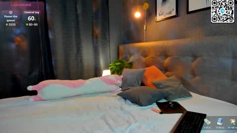 Alexis   Mon Tue Wed Thu Fri 7 GMT 0100am-0700am  online show from November 27, 12:02 am