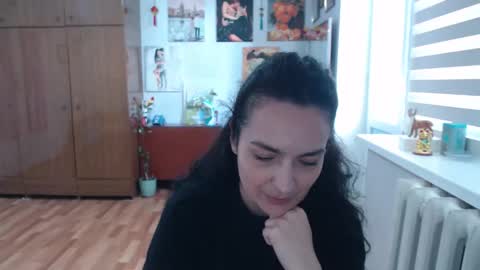 AlexisMillers online show from June 9, 12:15 pm