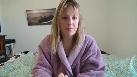 Snapshot of alice8363 chatting on February 18, 9:10 am Alice online show from February 18, 9:10 am