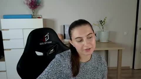 Snapshot of alice_________________________ chatting on October 18, 9:38 pm Alice online show from October 18, 9:38 pm