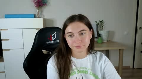 Snapshot of alice_________________________ chatting on September 8, 4:39 pm Alice online show from September 8, 4:39 pm