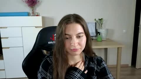 Snapshot of alice_________________________ chatting on October 4, 8:13 pm Alice online show from October 4, 8:13 pm