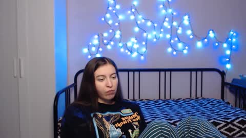 Snapshot of alice_________________________ chatting on December 11, 6:52 pm Alice online show from December 11, 6:52 pm