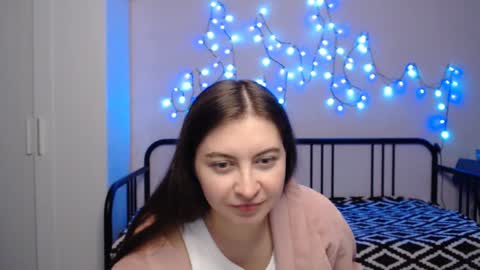 Snapshot of alice_________________________ chatting on December 24, 6:17 pm Alice online show from December 24, 6:17 pm