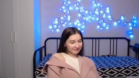 Snapshot of alice_________________________ chatting on December 18, 6:25 pm Alice online show from December 18, 6:25 pm