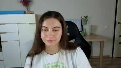 Snapshot of alice_________________________ chatting on October 7, 8:13 pm Alice online show from October 7, 8:13 pm