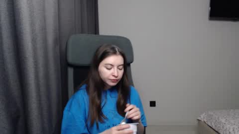 Snapshot of alice_________________________ chatting on February 2, 5:04 pm Alice online show from February 2, 5:04 pm