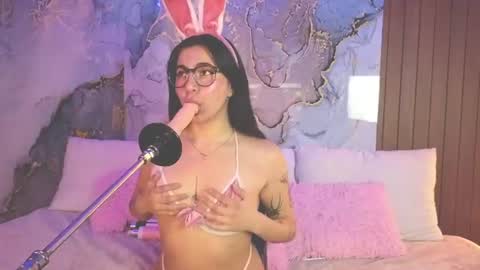 Mey online show from June 22, 2:25 pm