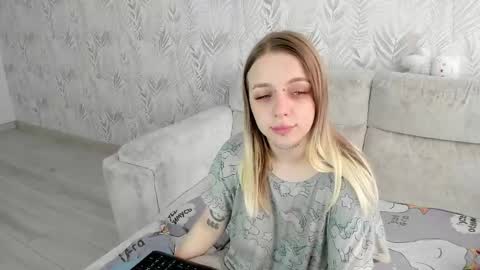 alice_halle online show from May 12, 4:43 am