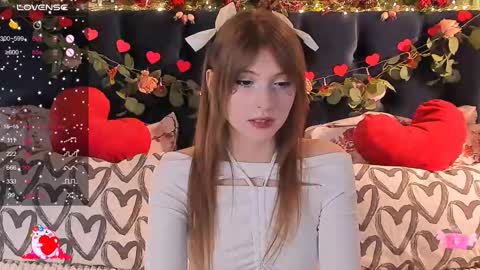 Snapshot of alice_langley chatting on February 14, 12:14 pm Alice 3 online show from February 14, 12:14 pm