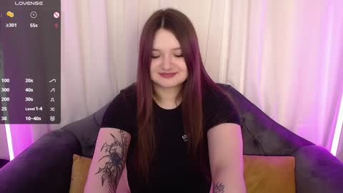 Alice  online show from December 21, 4:03 pm