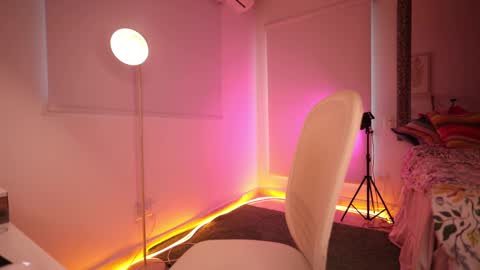 Snapshot of alicealberts chatting on September 13, 10:18 pm alicealberts online show from September 13, 10:18 pm