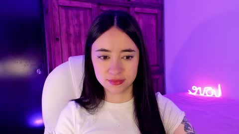 Snapshot of alicee_2 chatting on January 10, 9:23 am Aliceee .. 97YP9VWGZHrefnav wishlist lists 1 online show from January 10, 9:23 am