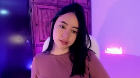 Snapshot of alicee_2 chatting on February 15, 11:06 am Aliceee .. 97YP9VWGZHrefnav wishlist lists 1 online show from February 15, 11:06 am