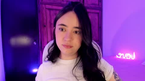 Snapshot of alicee_2 chatting on December 4, 6:06 pm Aliceee .. 97YP9VWGZHrefnav wishlist lists 1 online show from December 4, 6:06 pm