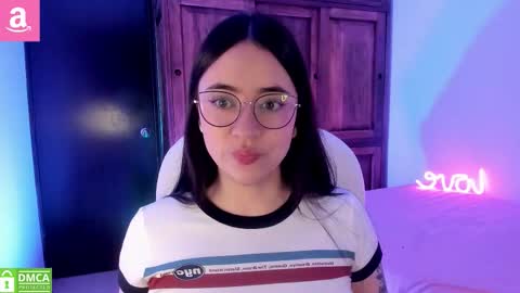 Snapshot of alicee_2 chatting on October 18, 10:07 am Aliceee .. 97YP9VWGZHrefnav wishlist lists 1 online show from October 18, 10:07 am