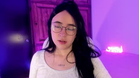 Snapshot of alicee_2 chatting on February 4, 5:12 pm Aliceee .. 97YP9VWGZHrefnav wishlist lists 1 online show from February 4, 5:12 pm