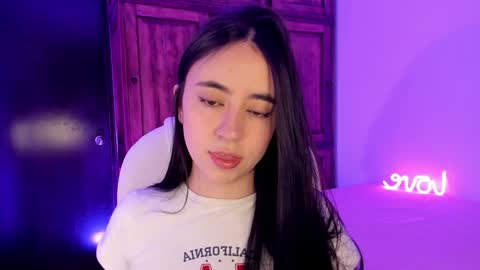 Snapshot of alicee_2 chatting on December 9, 5:08 pm Aliceee .. 97YP9VWGZHrefnav wishlist lists 1 online show from December 9, 5:08 pm