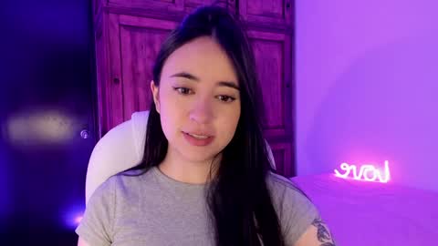 Snapshot of alicee_2 chatting on January 6, 4:13 pm Aliceee .. 97YP9VWGZHrefnav wishlist lists 1 online show from January 6, 4:13 pm