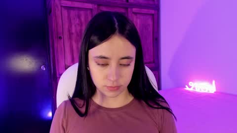 Snapshot of alicee_2 chatting on January 19, 9:13 pm Aliceee .. 97YP9VWGZHrefnav wishlist lists 1 online show from January 19, 9:13 pm