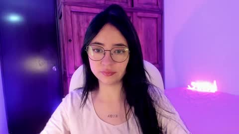 Snapshot of alicee_2 chatting on February 6, 10:25 am Aliceee .. 97YP9VWGZHrefnav wishlist lists 1 online show from February 6, 10:25 am