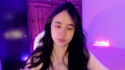 Snapshot of alicee_2 chatting on January 12, 9:08 pm Aliceee .. 97YP9VWGZHrefnav wishlist lists 1 online show from January 12, 9:08 pm