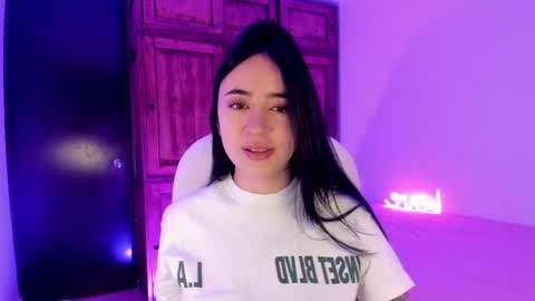 Snapshot of alicee_2 chatting on February 11, 12:15 pm Aliceee .. 97YP9VWGZHrefnav wishlist lists 1 online show from February 11, 12:15 pm