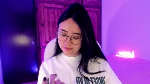 Snapshot of alicee_2 chatting on February 7, 9:47 am Aliceee .. 97YP9VWGZHrefnav wishlist lists 1 online show from February 7, 9:47 am