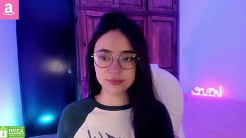 Snapshot of alicee_2 chatting on October 15, 12:08 pm Aliceee .. 97YP9VWGZHrefnav wishlist lists 1 online show from October 15, 12:08 pm