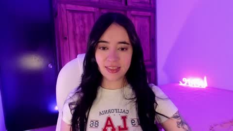 Snapshot of alicee_2 chatting on January 16, 1:04 pm Aliceee .. 97YP9VWGZHrefnav wishlist lists 1 online show from January 16, 1:04 pm