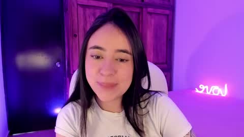 Snapshot of alicee_2 chatting on December 2, 7:14 pm Aliceee .. 97YP9VWGZHrefnav wishlist lists 1 online show from December 2, 7:14 pm