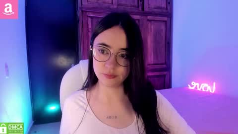 Snapshot of alicee_2 chatting on September 17, 10:02 am Aliceee .. 97YP9VWGZHrefnav wishlist lists 1 online show from September 17, 10:02 am