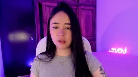 Snapshot of alicee_2 chatting on December 17, 5:47 pm Aliceee .. 97YP9VWGZHrefnav wishlist lists 1 online show from December 17, 5:47 pm