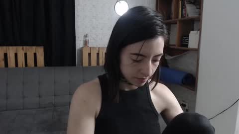Snapshot of alicee_logan_ chatting on February 24, 1:44 am alicee_logan_ online show from February 24, 1:44 am