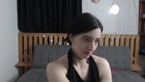 Snapshot of alicee_logan_ chatting on December 24, 2:32 am alicee_logan_ online show from December 24, 2:32 am
