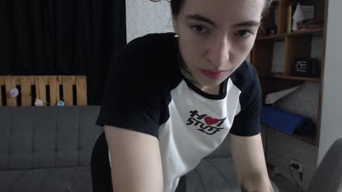 Snapshot of alicee_logan_ chatting on January 24, 1:35 am alicee_logan_ online show from January 24, 1:35 am