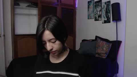 Snapshot of alicee_logan_ chatting on October 13, 2:25 am alicee_logan_ online show from October 13, 2:25 am