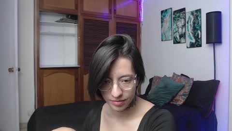 alicee_logan_ online show from November 13, 2:10 am