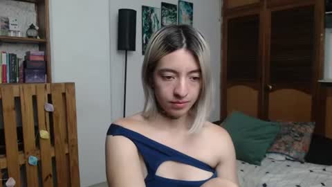 alicee_logan_ online show from June 20, 1:53 am