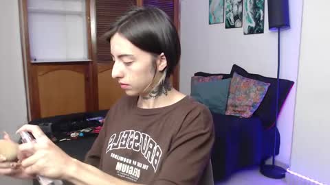 Snapshot of alicee_logan_ chatting on October 9, 2:05 am alicee_logan_ online show from October 9, 2:05 am